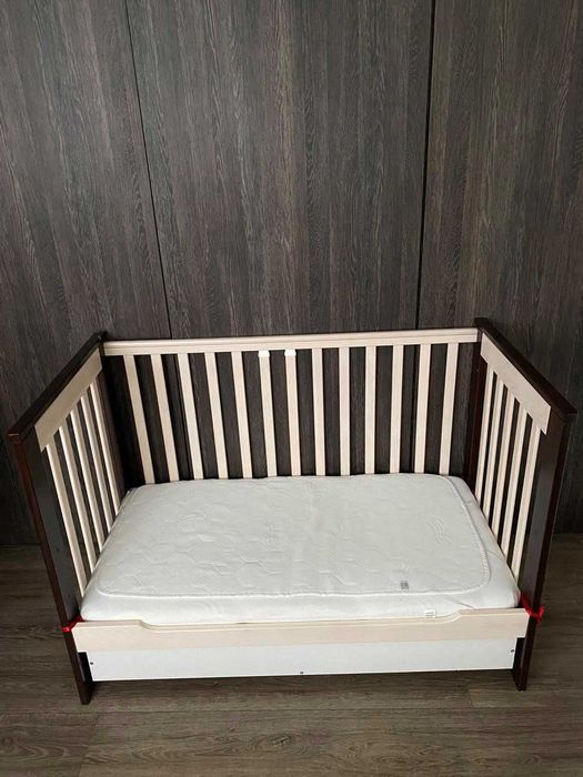 Łóżeczko z materacem
