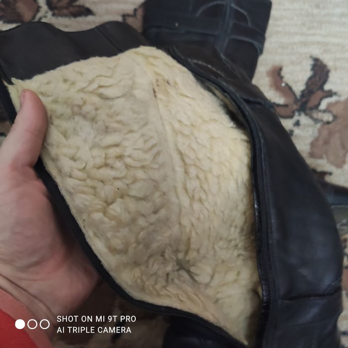 Продам шкіряне  б /у зимове взуття