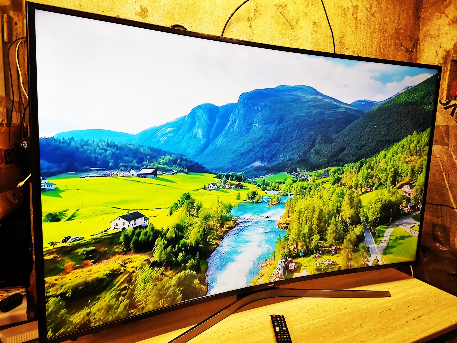 65" Smasung Smart TV 100hz 4K hdr led telewizor netflix 2019 dvbt2 hev