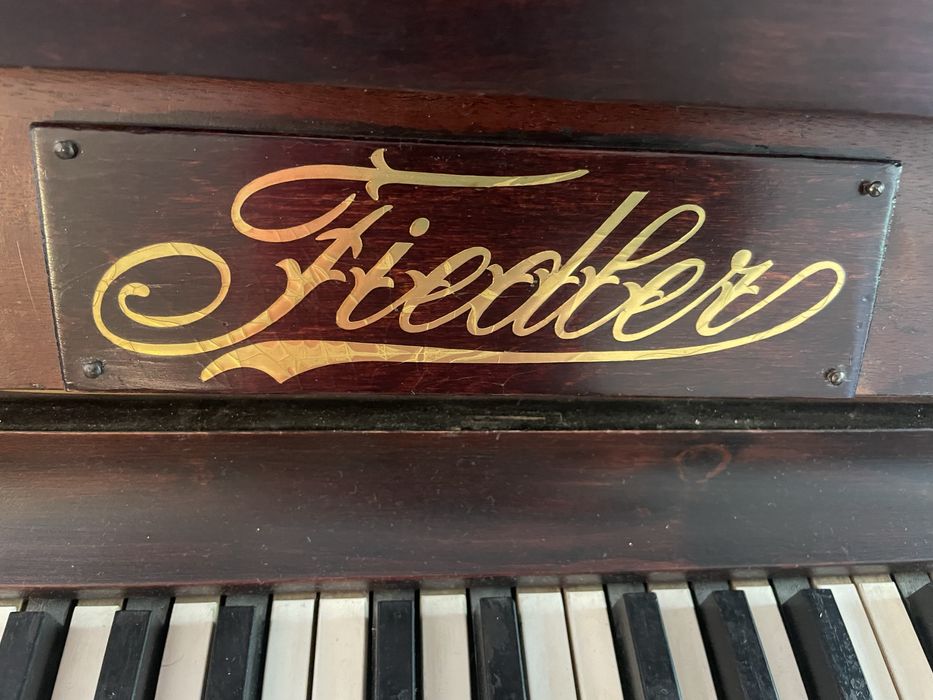 Zabytkowe pianino Fiedler