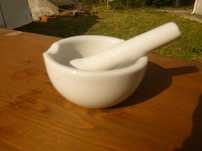 Almofariz com pilão em porcelana pequeno 8cm