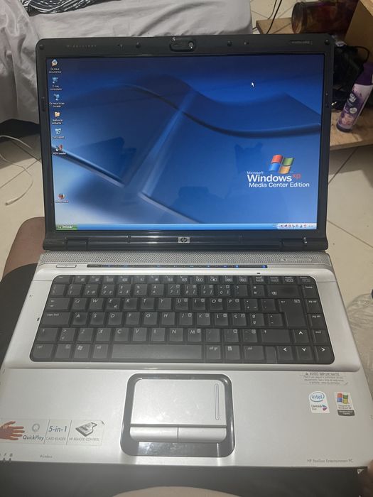 Estou a vender esse computador em bom  é de marca hp