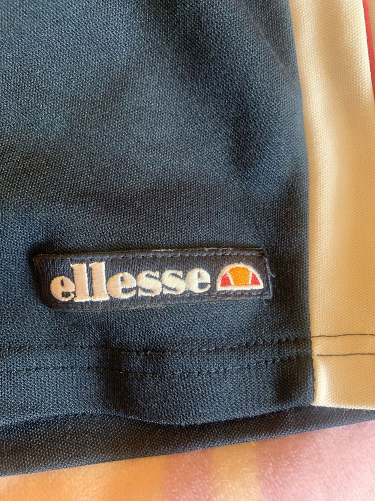 Piekne eleganckie spodenki firmy Ellesse