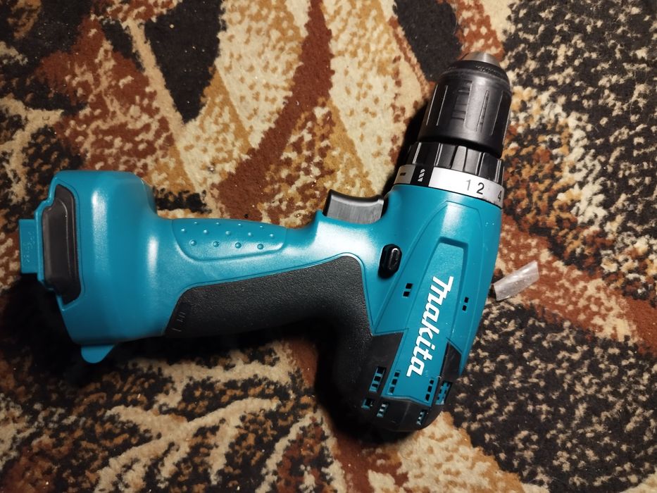 Wkrętarky Makita 6271D