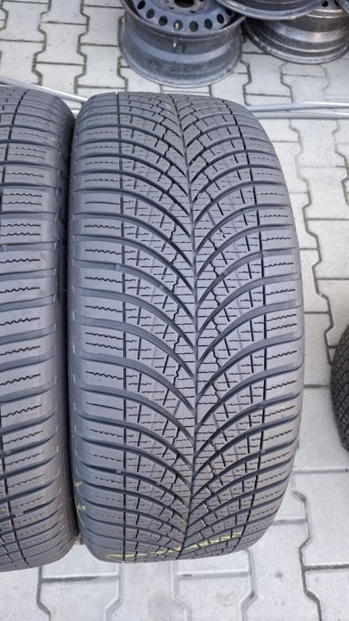 215/45/17 GoodYear Vector4season Gen-3