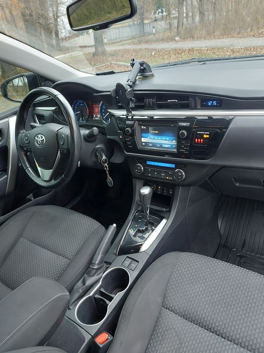 Тойота корола 1.6 автомат