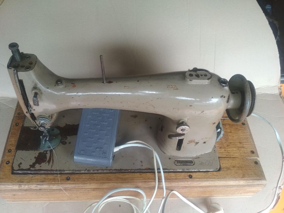 Промислова швейна машина  22-го класу (виготовлена в СССР)