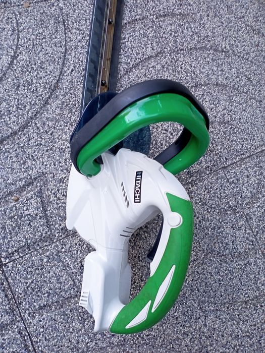 Corta sebes arbustos cedros aparar cortar