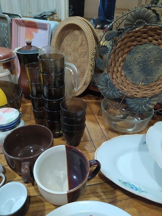 Кухонная утварь ,кастрюли эмалированные,подносы