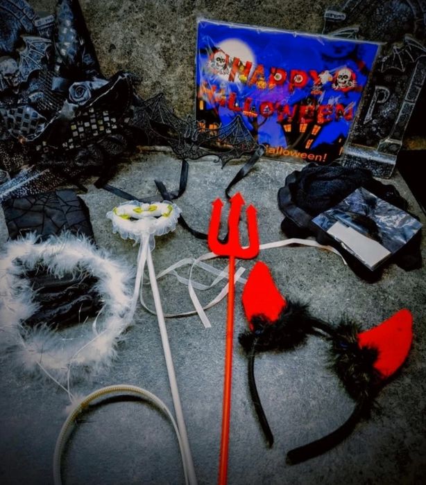 Zestaw gadżetów na Halloween przebrania aniołek i diabełek balony girl