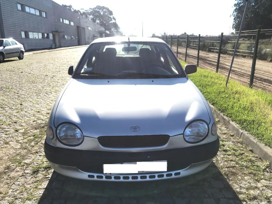 Toyota Corolla E11 1.6 3P 1998 - Para Peças