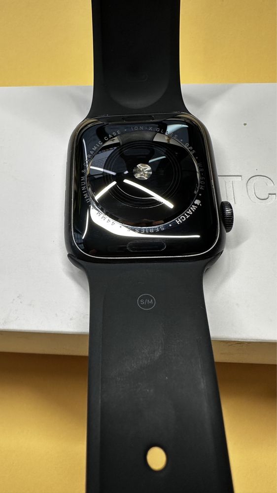 Apple Watch 5 • 44 mm • space gray • black s
