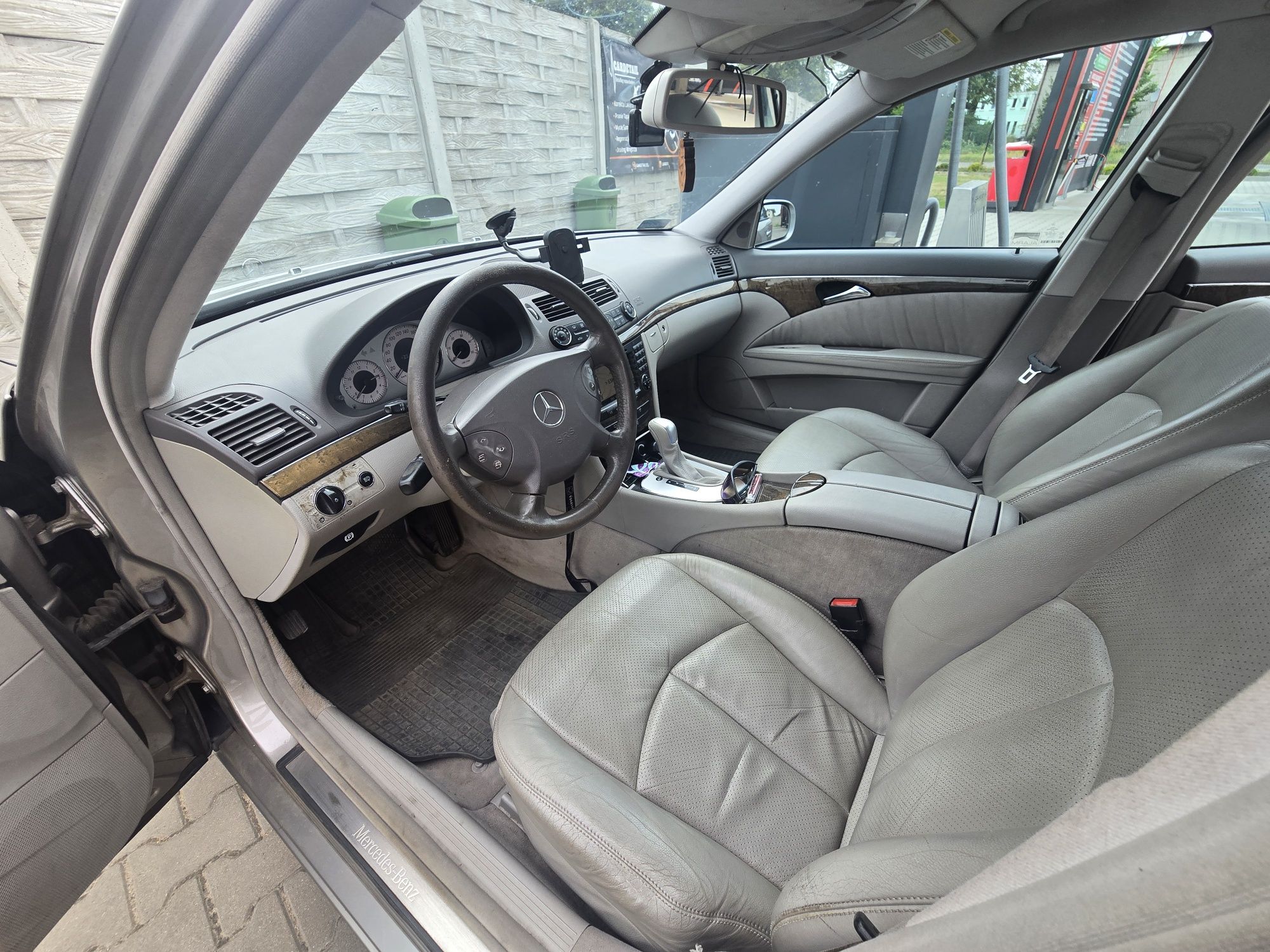 Mercedes Benz E320 CDI W211