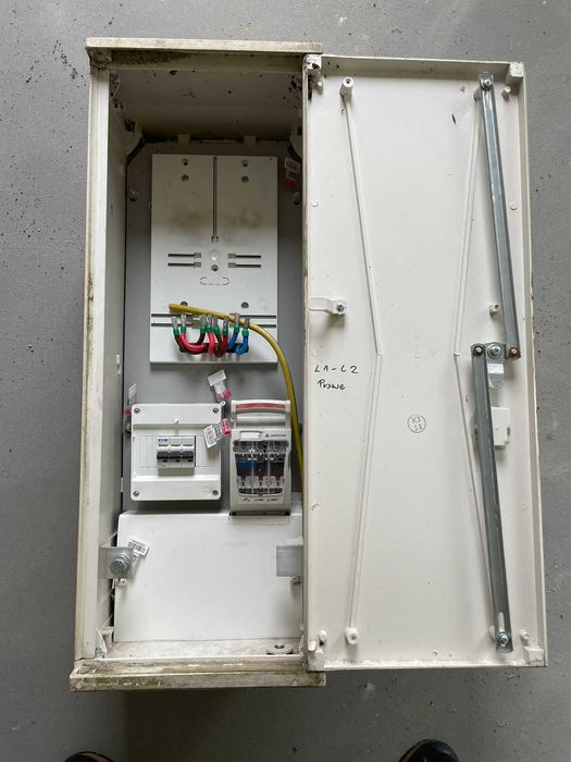 skrzynka elektryczna budowlana