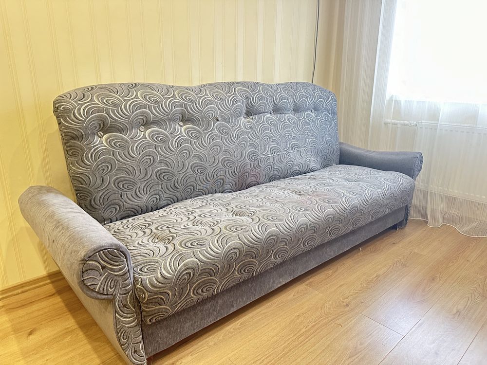 Продам диван б/у.
