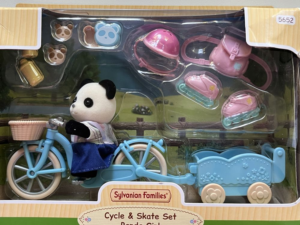 Sylvanian families 5662 Панда з велосипедом і роликами