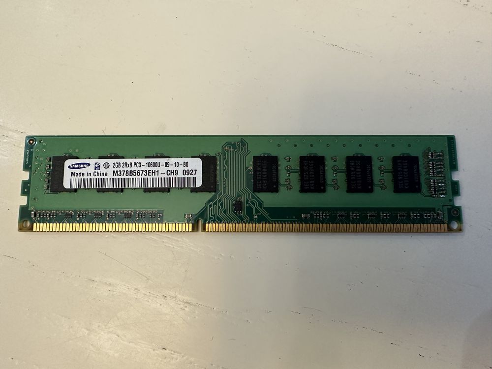 Оперативна памʼять Samsung 2 GB DDR3 1333 MHz (M378B5673EH1-CH9)