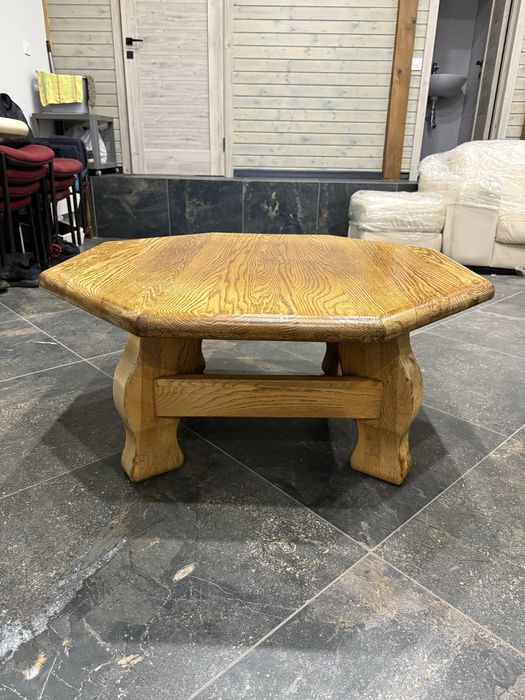 Дубовий журнальний стіл