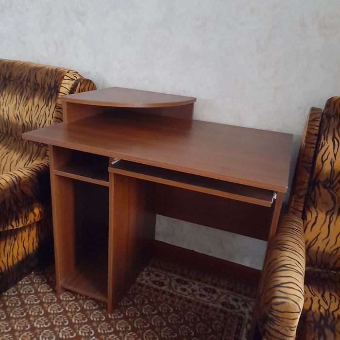Компьютерний , письмовий стіл