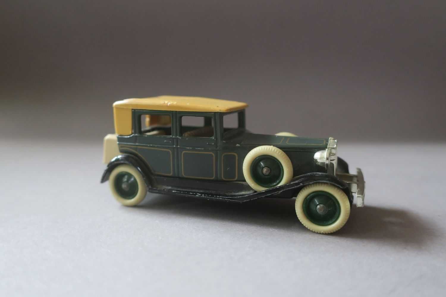 Metalowe auto Days Gone samochód 1:43 retro