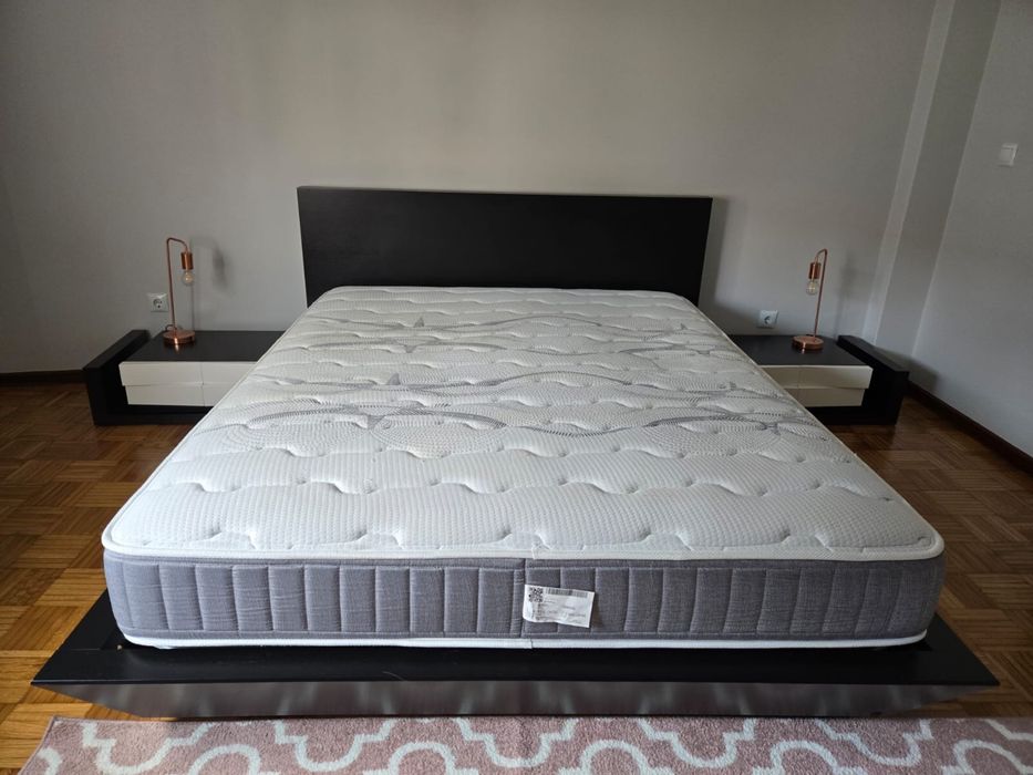 Conjunto Quarto - Cama / Mesas Cabeceira / Colchão / Cómoda