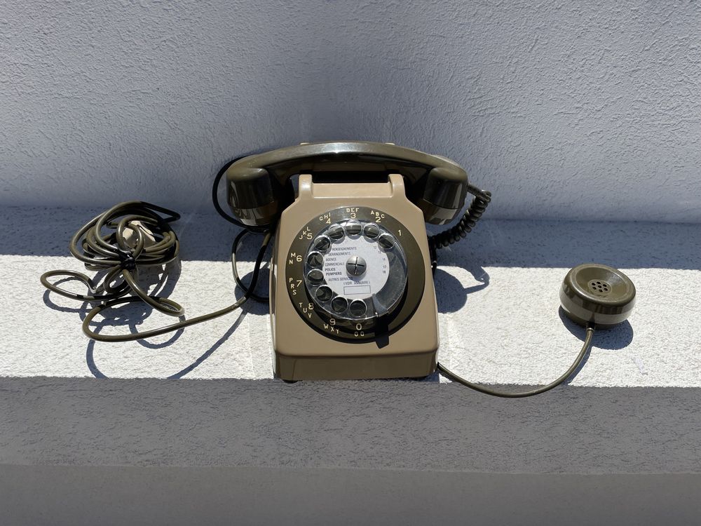 Telefone vintage com escuta dupla