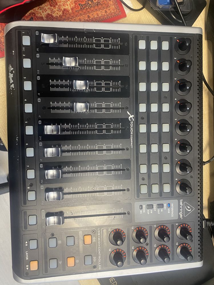 Behringer X touch compact