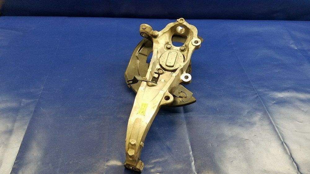 Кулак правый и левый INFINITI EX35 G37 Q50 Q70 Q70L цапфа 350Z nissan