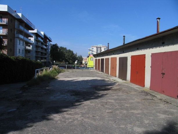 Garaż/magazyn ul. Piastów ( boczna Hetmańskiej ) , prąd, suchy,