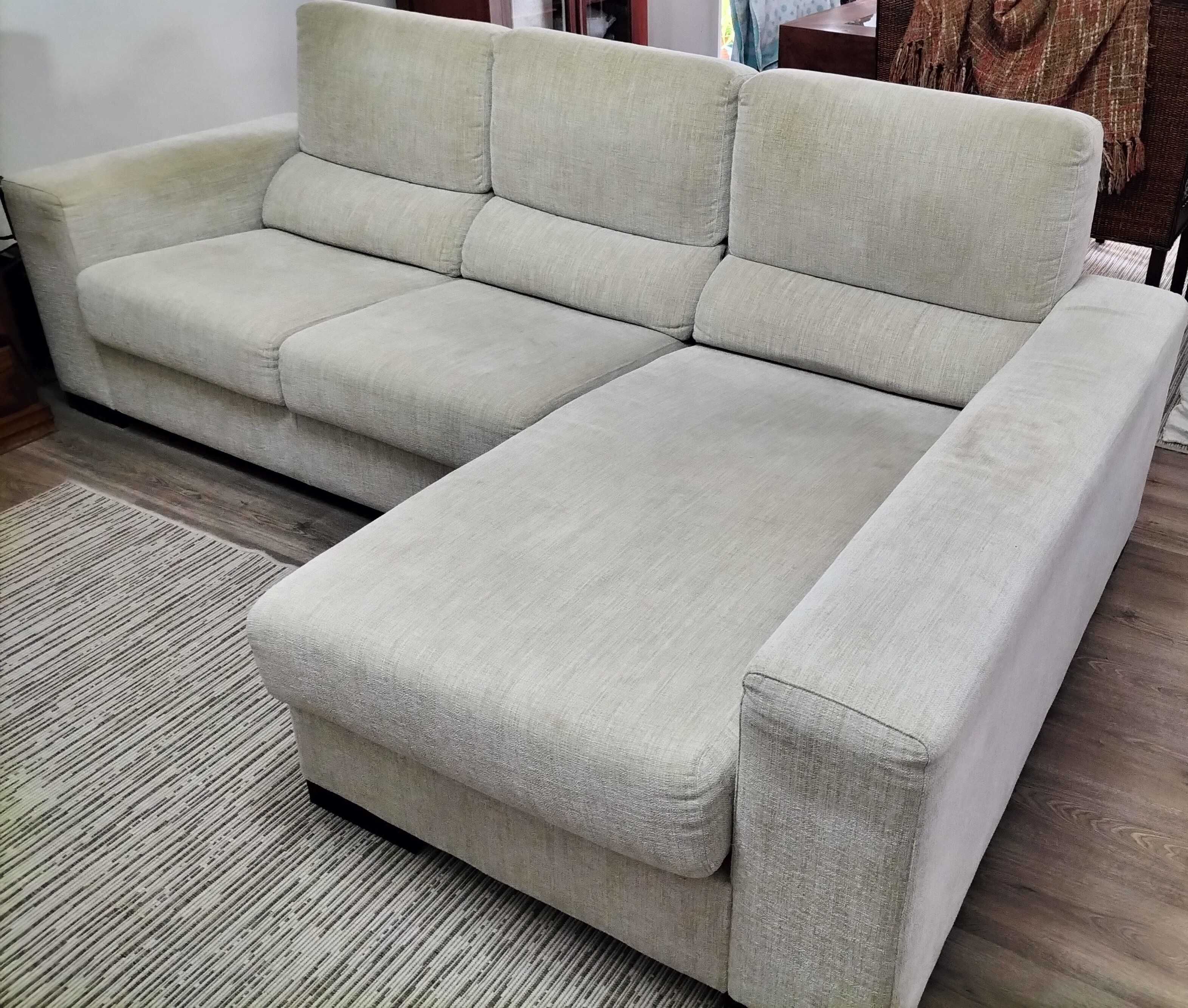 sofá lounge chaise com puff