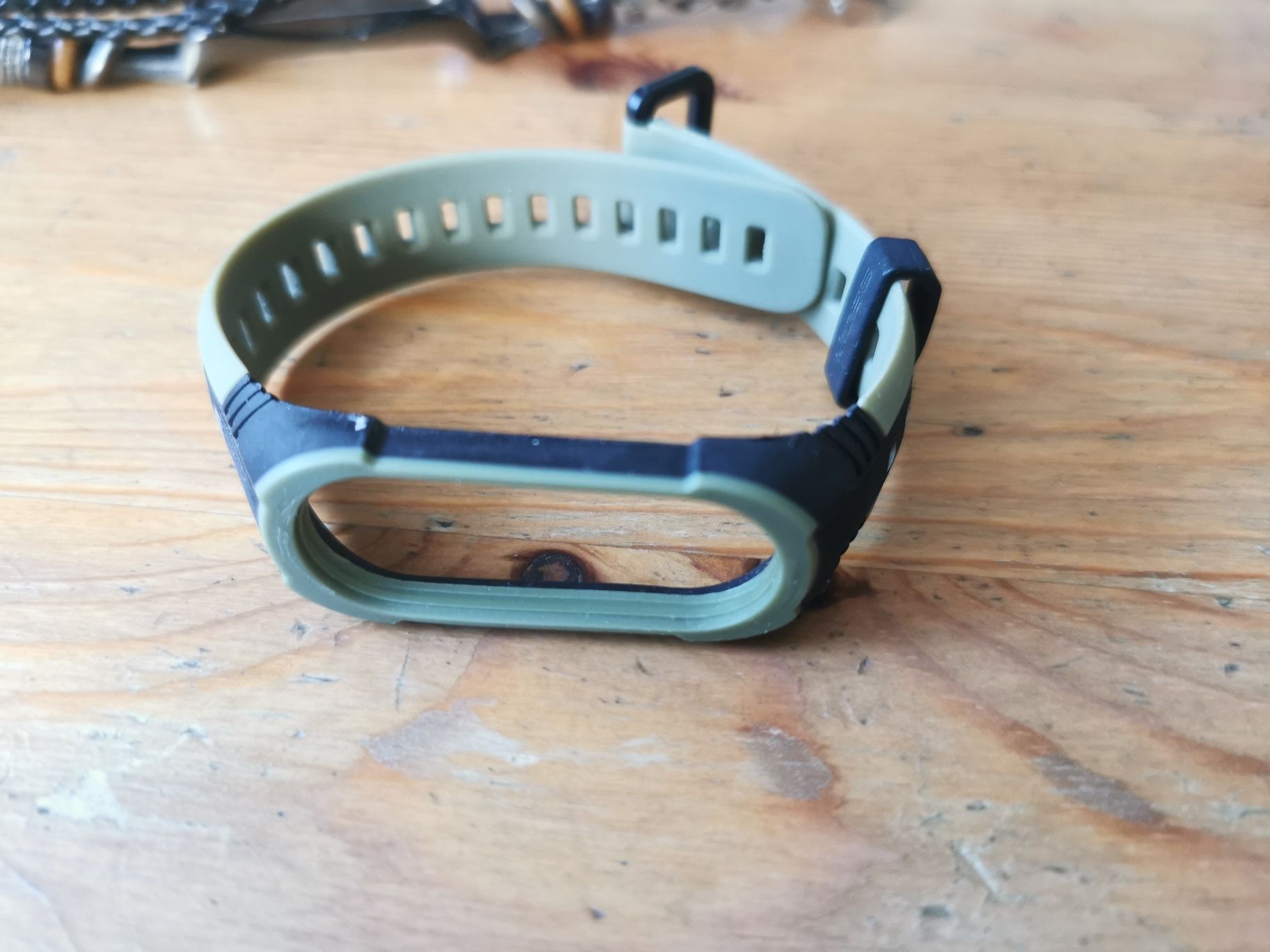 Smartband Xiaomi Mi band 4 + gratisy