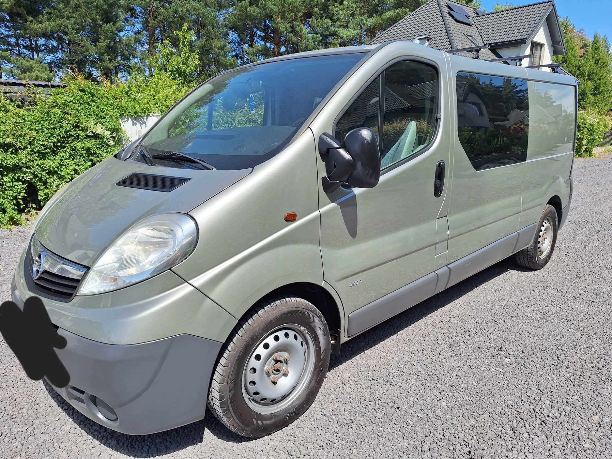 Opel Vivaro wersja long blaszak 2010