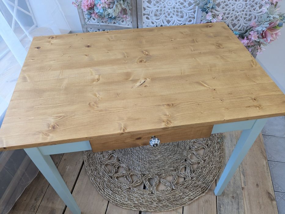 Stół kuchenny z szufladką z czasów PRL