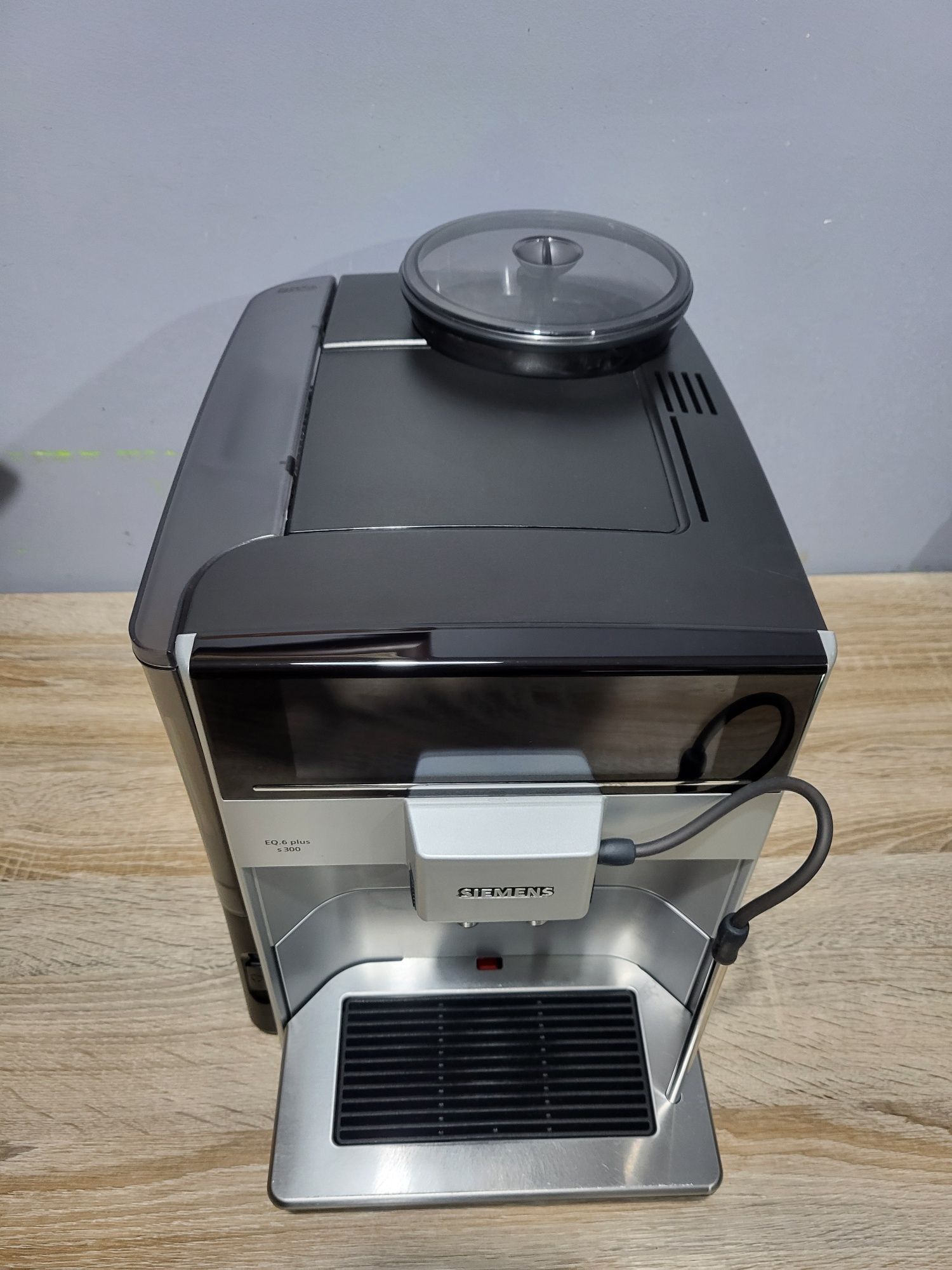 Ekspres ciśnieniowy Siemens EQ.6 Plus s300 Dotyk latte