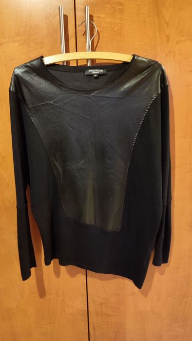 Asymetryczna bluzka imitacja skóry 
Długość 73 cm
Szerokość pod pacham