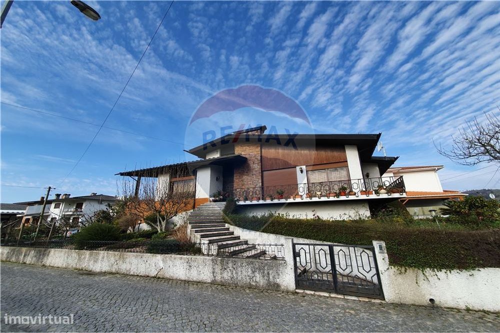 Moradia T5 para venda