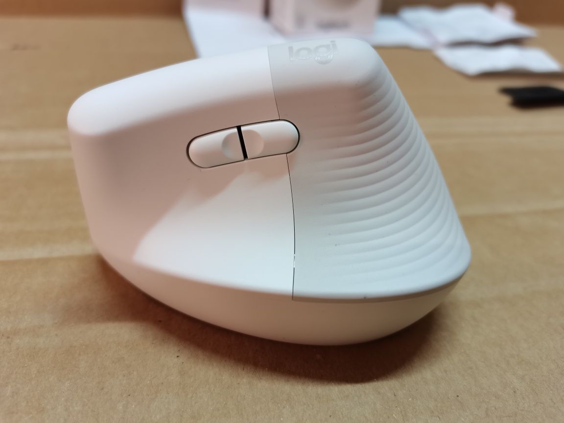 Logitech Lift for Macbezprzewodowa pionowa mysz ergonomiczna Bluetooth