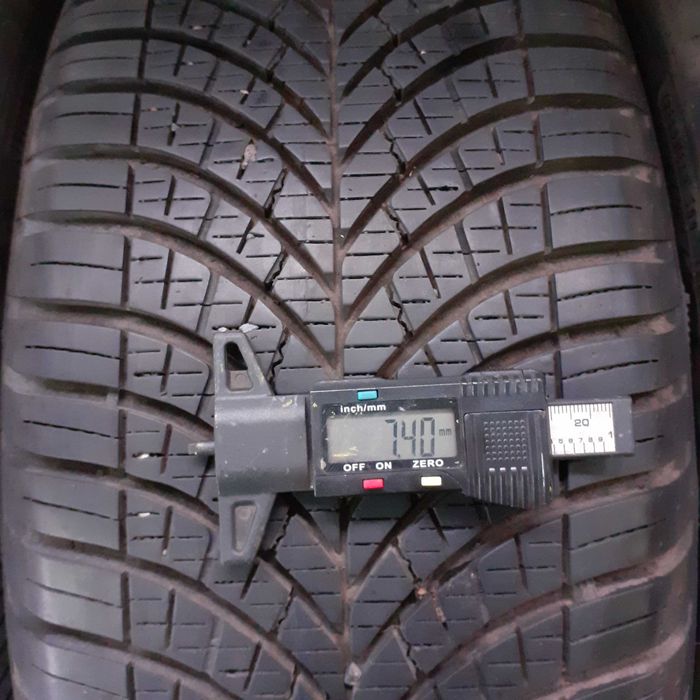 Komplet opon Goodyear Vector 4seasons Gen-3 215/55 R17 98W Nr.520