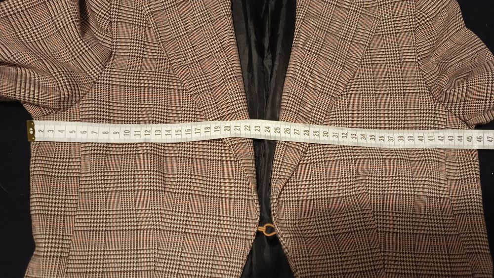 Żakiet typu 'frak' w stylową kratę