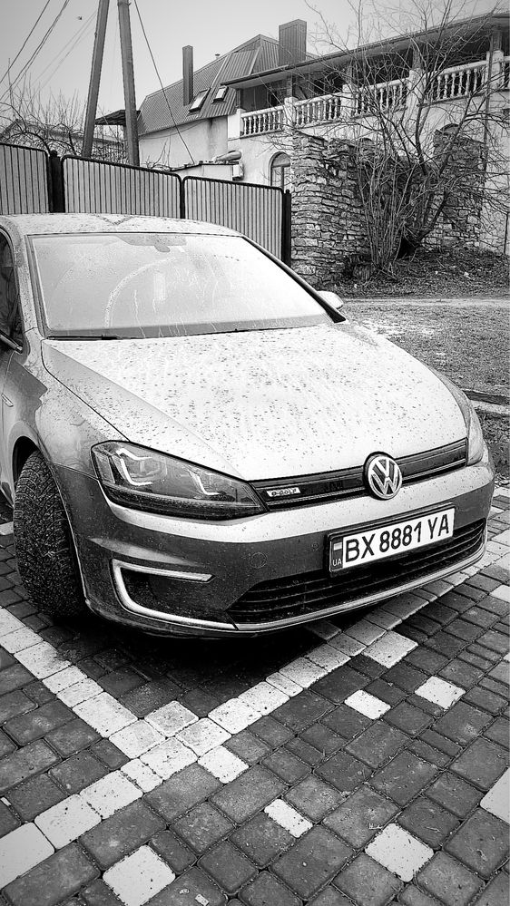 Volkswagen E-Golf 2015. В ідеальному стані.