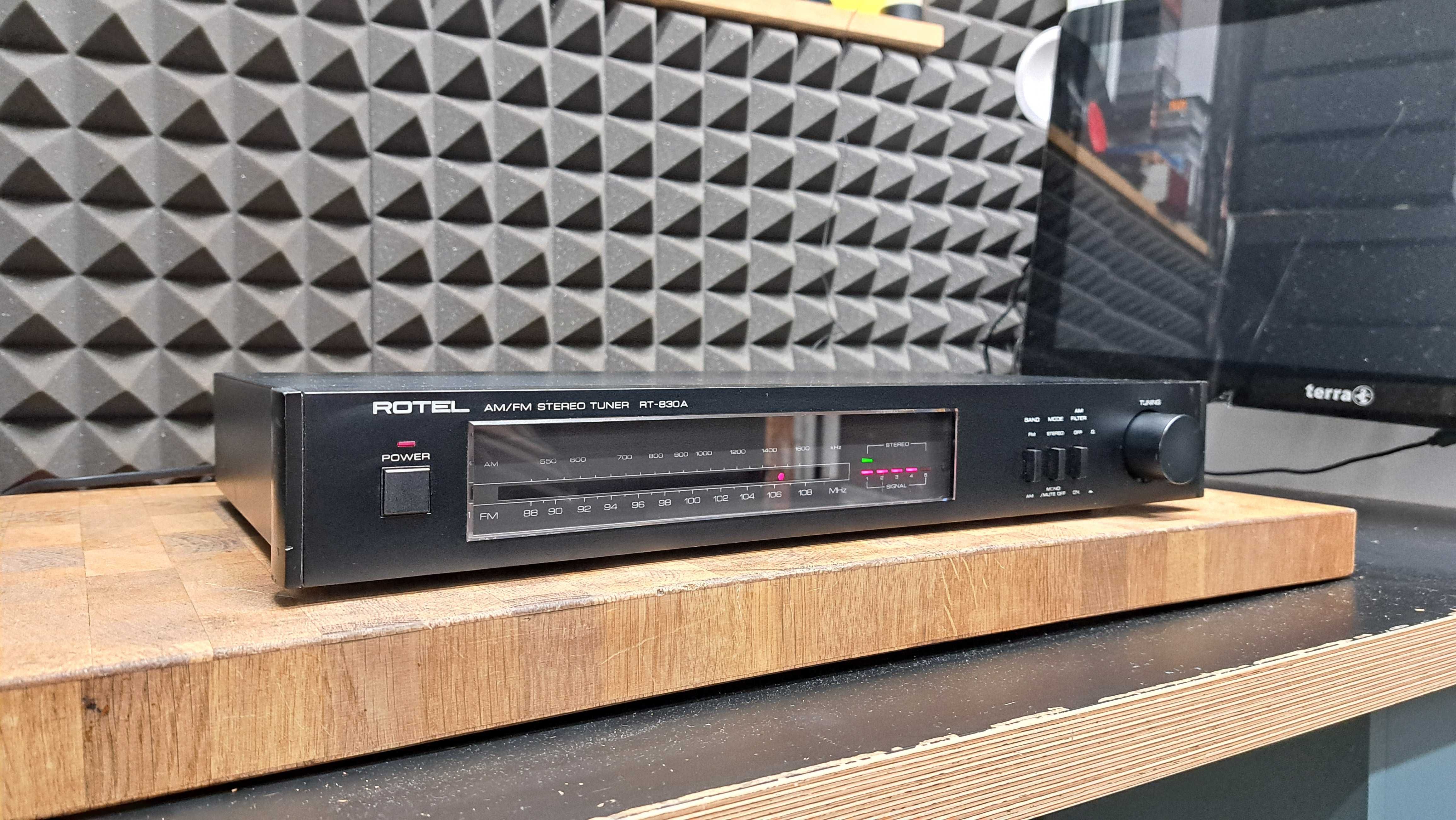 Tuner Rotel RT-830A