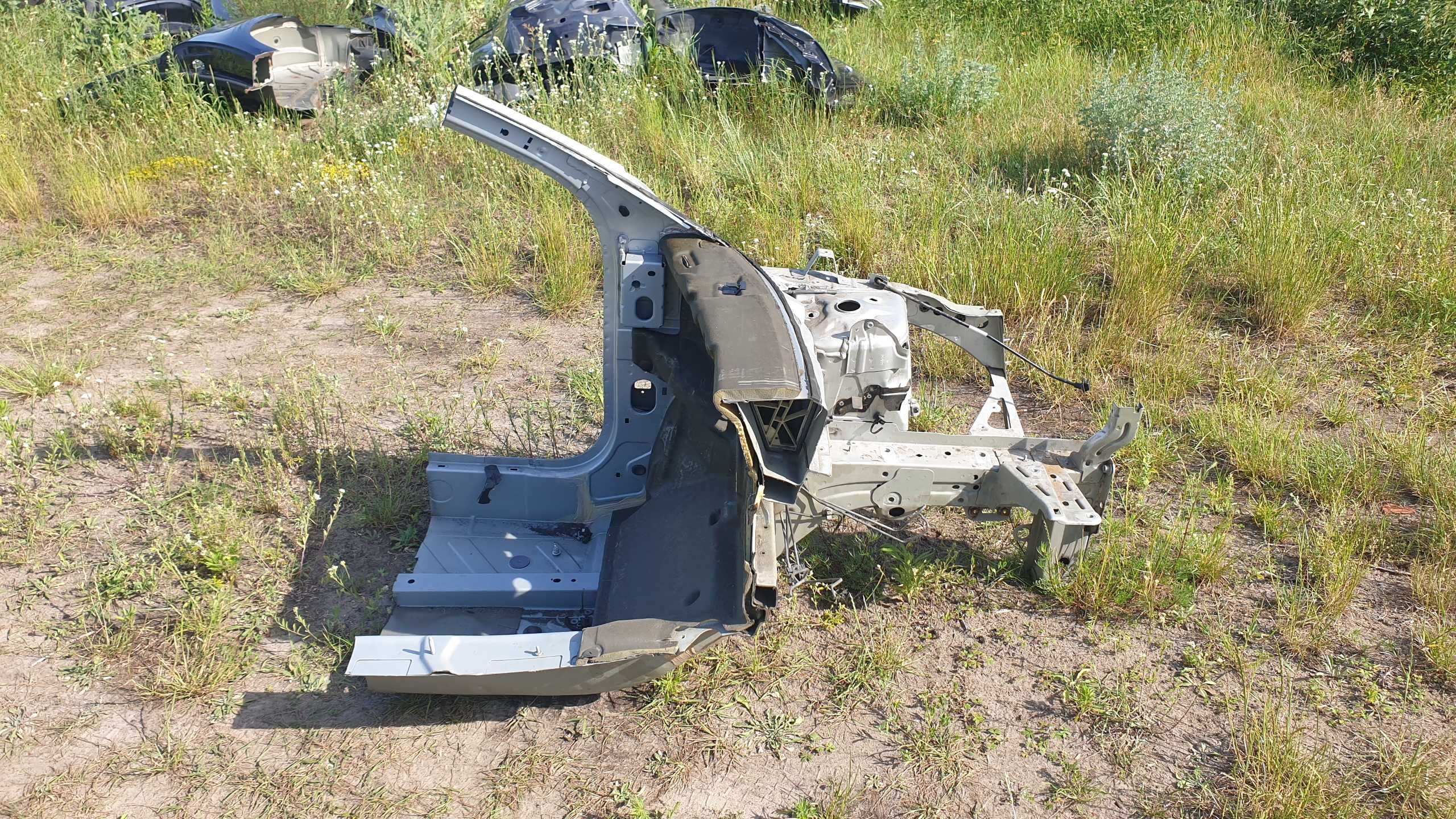 Renault Fluence lift lewa podłużnica próg lewy kolor ted 69