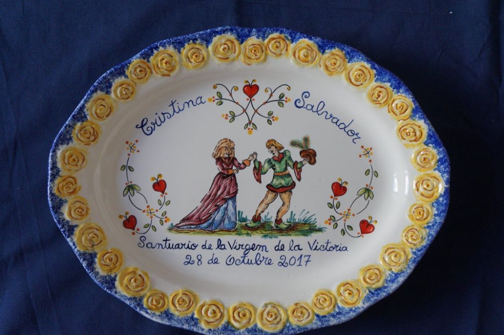 Peças artesanais: loiça, azulejos, cortiça, faiança, artesanato