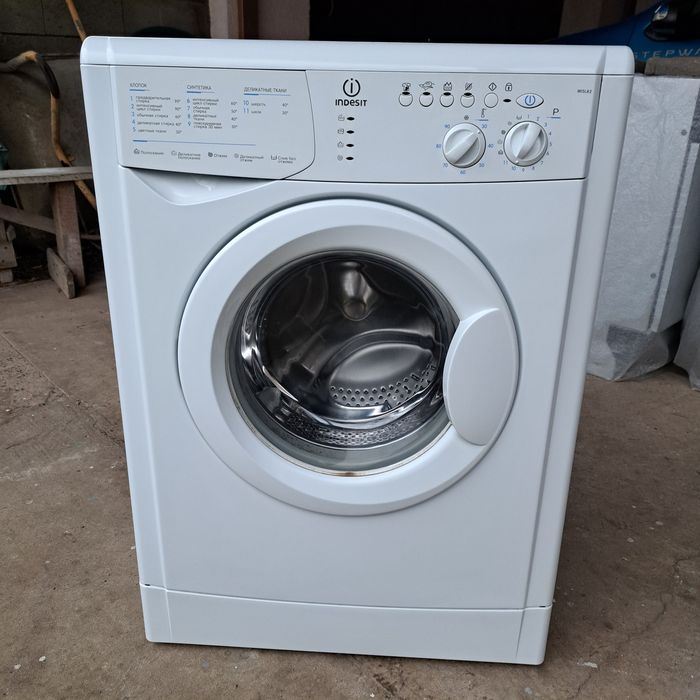 Продам стиральную машину Indesit WISN82