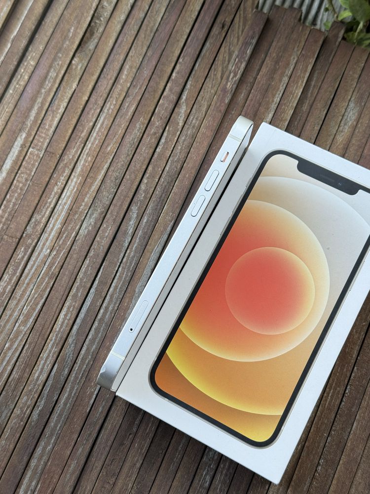 iPhone 12 Biały.