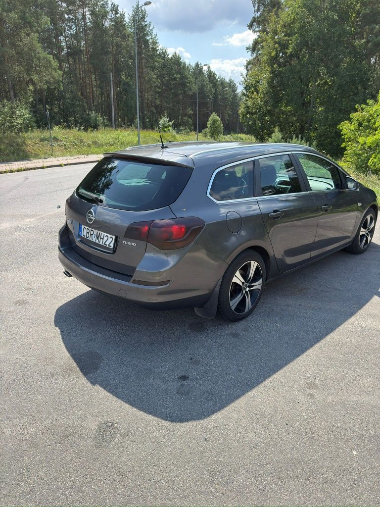 Sprzedam opel Astra j 1.4 turbo 140 km