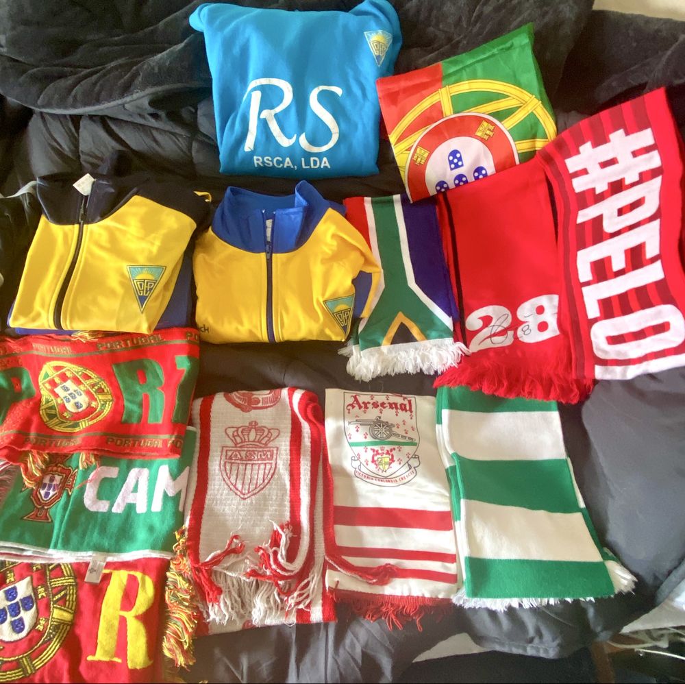 Lote artigos desporto (cachecois,bandeira ,fatos treino) a partir 3€