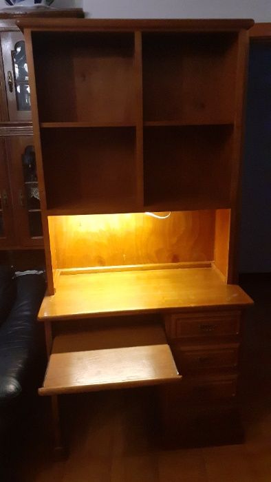 Secretaria toda em madeira