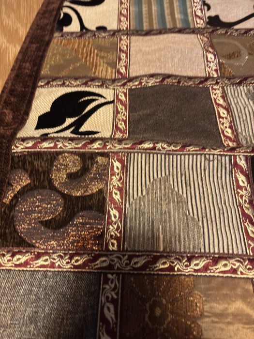 Corre-mesa, 1,60x0,35, com várias texturas e motivos. e