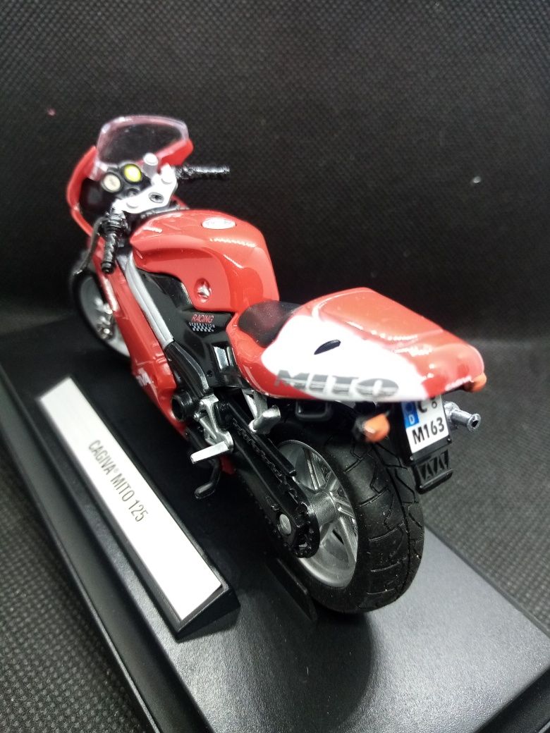 Motos miniaturas escala 1/18 da colecção Legendary Bikes novas